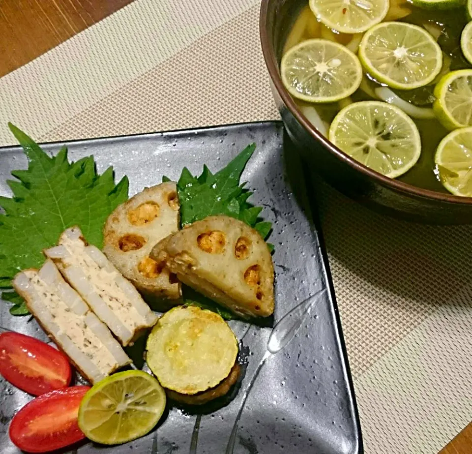 蓮根&ズッキーニの鶏ミンチはさみ揚げ☆あったかすだちうどん♩♬♡ﾟ*｡|mariさん