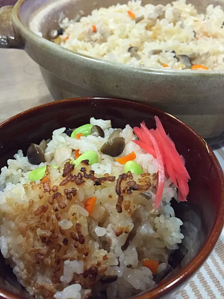 土鍋で鶏ときのこの炊き込みご飯〜おこげもバッチリ|まーままさん