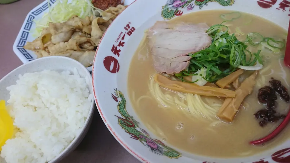 Snapdishの料理写真:豚辛みそぞえ定食|ボンゴさん