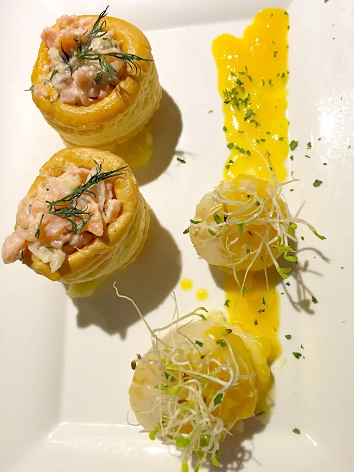 Smoked salmon tartare & scallops in melted cheese with peach sauce|Sky Blueさん