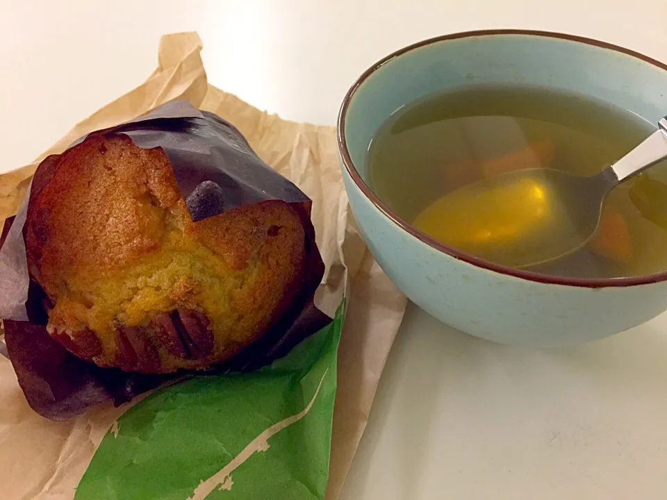 My breakfast☺️sweet potato soup🍠 with caramel&pecan muffin|prinSjさん