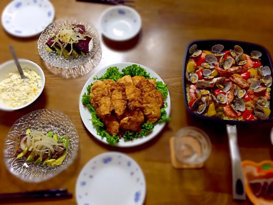 10/16晩御飯
パエリア チキンタルタル 鰹とアボカドのカルパッチョ|sayakaさん