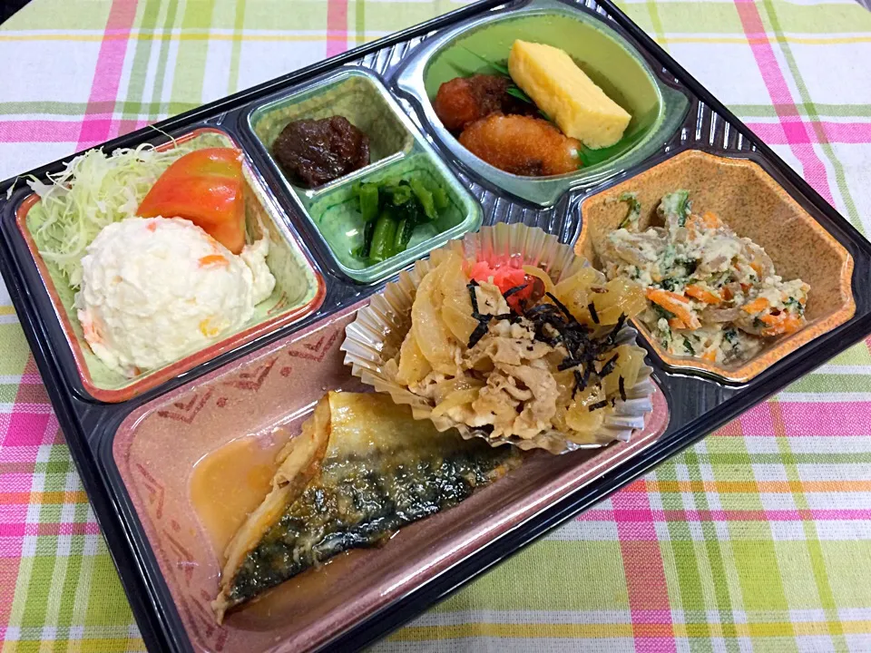 Snapdishの料理写真:お任せメニュー 日替わり弁当 豊川市宅配|Naokazu Kuritaさん