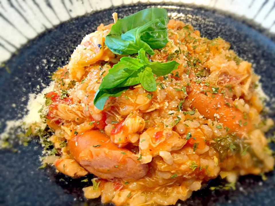 トマト鍋の残り利用で、鳥肉、ソーセージ、海老のトマトリゾット
Tomato risotto with chicken,sausage and shrimp.|Sayaka Jinsenji Huletteさん