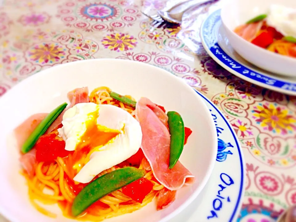 スナップえんどうのトマトパスタ ポーチドエッグのせ|いしくん。（たまご王子🥚🐣🐥🐔）さん