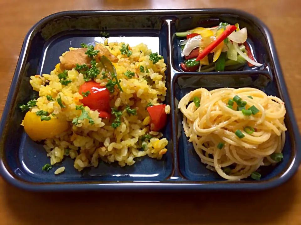 土曜日ランチ
パエリア(残り物) 明太子パスタ サラダ|sayakaさん