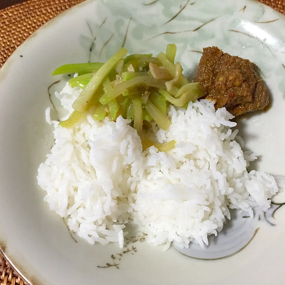 Rendang &  oseng labu Siam|yeni kartikasariさん