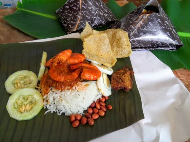 My version of the famous nasi lemak from malaysia|Intan Zubaidahさん