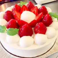 Snapdishの料理写真:イチゴのホールケーキ|arlesさん