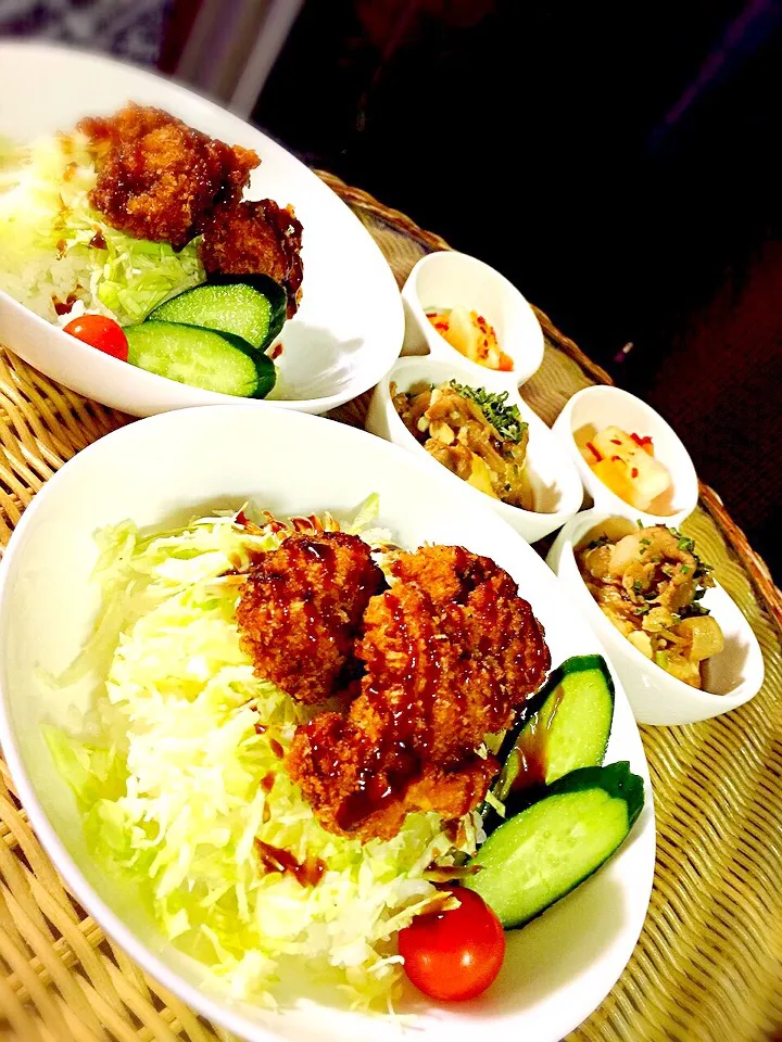 残り物で晩ご飯✰
鳥カツ丼
肉豆腐
お漬物

実は再現メニューだったのですが息子の希望で、より○っともっ○風にしてほしいとの事で丼にしましたw|愛さん