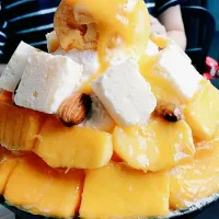 Snapdishの料理写真:bingsu mango|pâtissier paloyさん