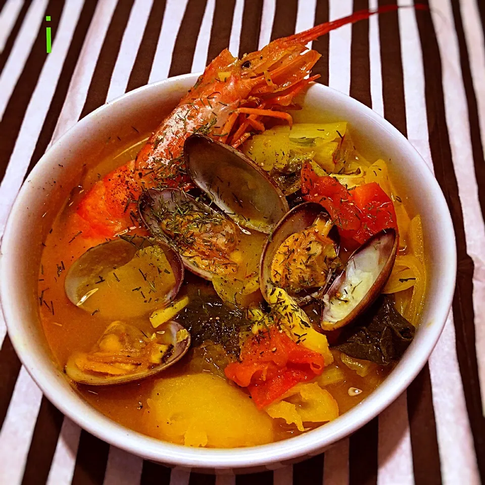 アクアパッツァ煮汁利用のブイヤベース サフランをたっぷり入れて【bouillabaisse w/ acqua pazza stock】|izoomさん