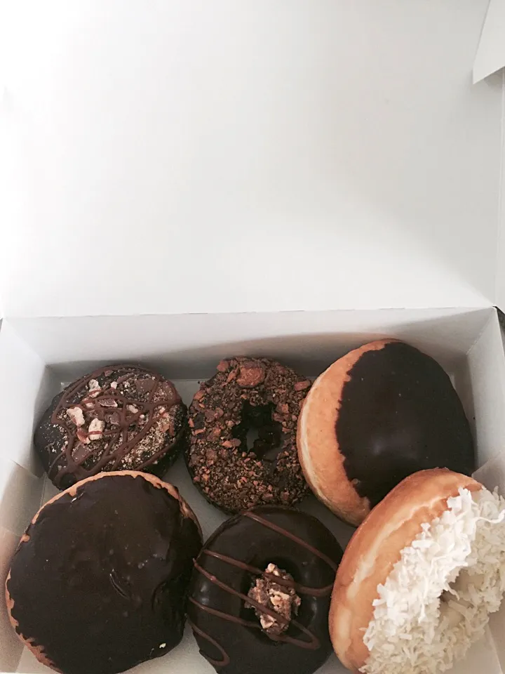 Twix, Snickers, Pineapple Coconut, Boston Cream Doughnuts from Jupiter Doughnut Factory in Royal Palm Beach, FL|patience pecoraroさん