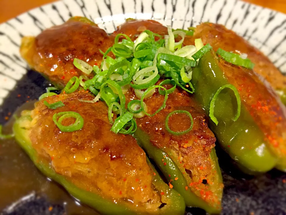 ピーマンの肉詰め、とろとろ餡かけ。
Stuffed green bell pepper.|Sayaka Jinsenji Huletteさん