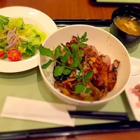 Snapdishの料理写真:ステーキ丼 (ROYAL HOST)|akixhさん