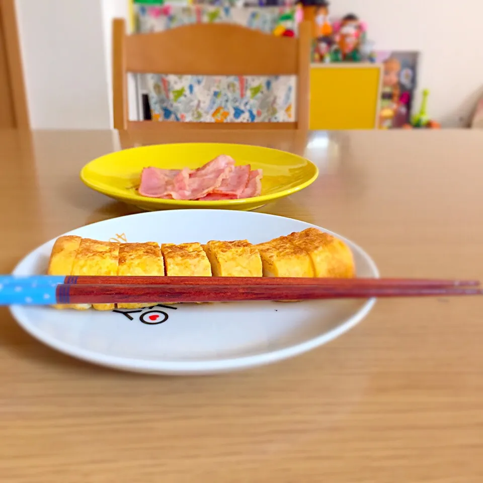 Snapdishの料理写真:卵焼きと焼ベーコン|akixhさん