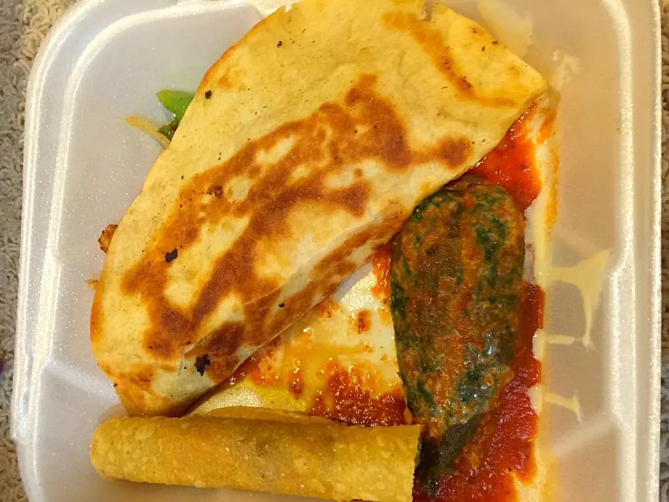 Combination chicken quesadilla, flaunta, and chile relleno.|TRANnosaurusさん