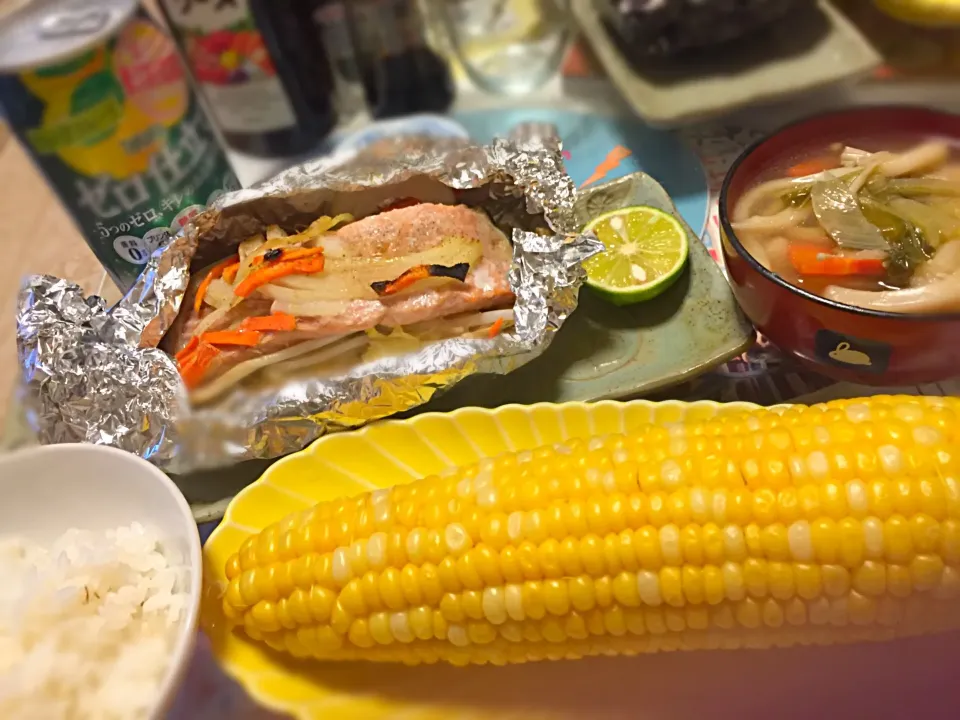 Snapdishの料理写真:鮭ホイル焼き 晩ごはん🍚|けいちゃん（ももザィル）さん