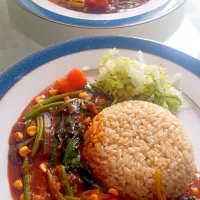 Snapdishの料理写真:Vegetarian tomato casserole with brown rice n Japanese pickles  
 #Healthy  #Lunch  #Vegetarian|noriko takiyama のりねぇですさん