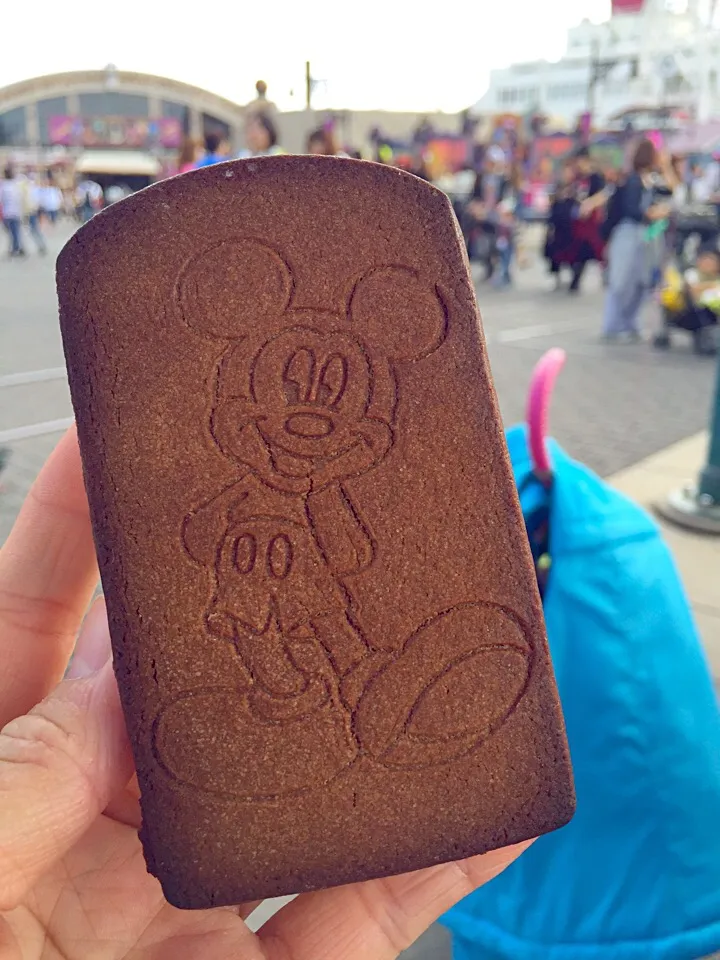 Mickey mouse tiramisu ice cream sandwich|チェリーリンさん