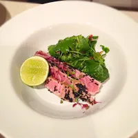 Seared tuna with black sesame and fresh herbs.|Kelly Lambropoulosさん