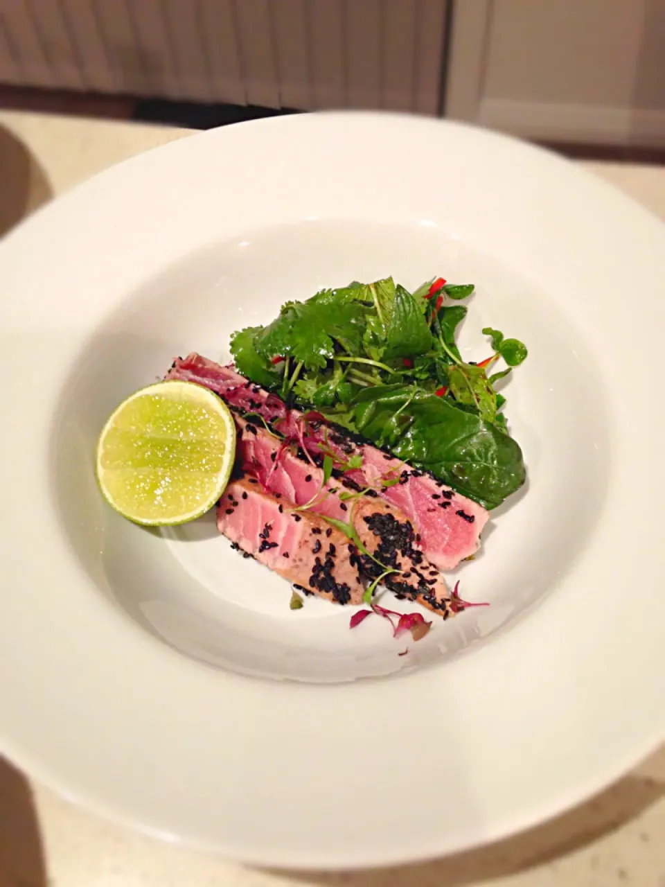 Seared tuna with black sesame and fresh herbs.|Kelly Lambropoulosさん