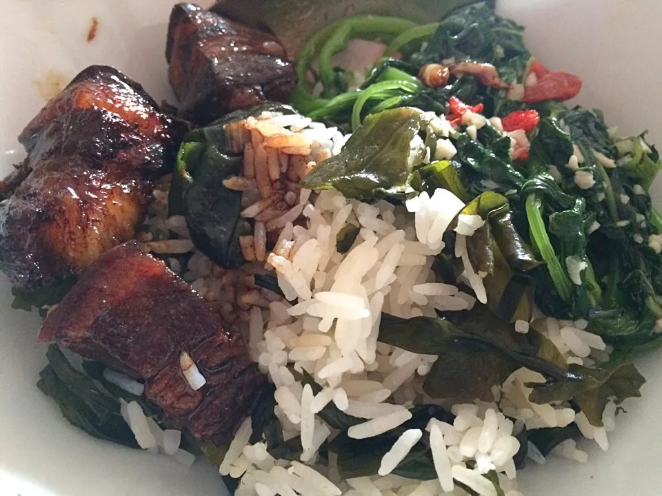 Wakame rice, garlic spinach and braised pork belly bowl|Ong Sor Fernさん