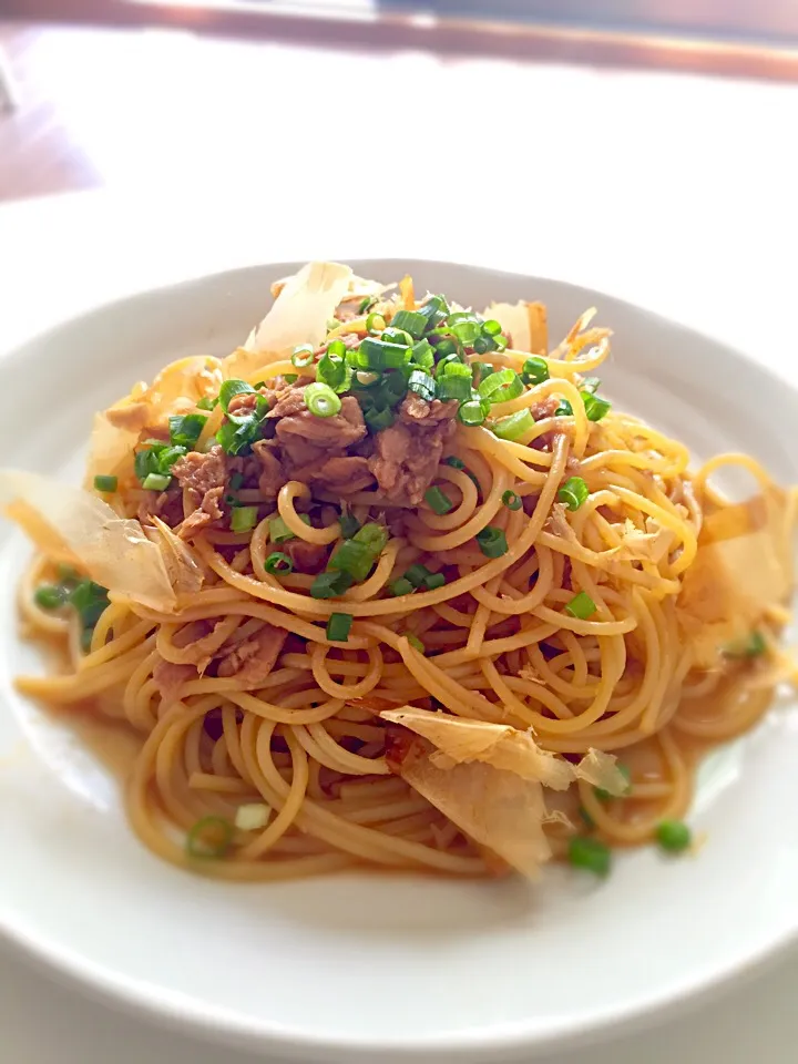 ツナと玉ねぎのにんにく醤油パスタ|あやさん