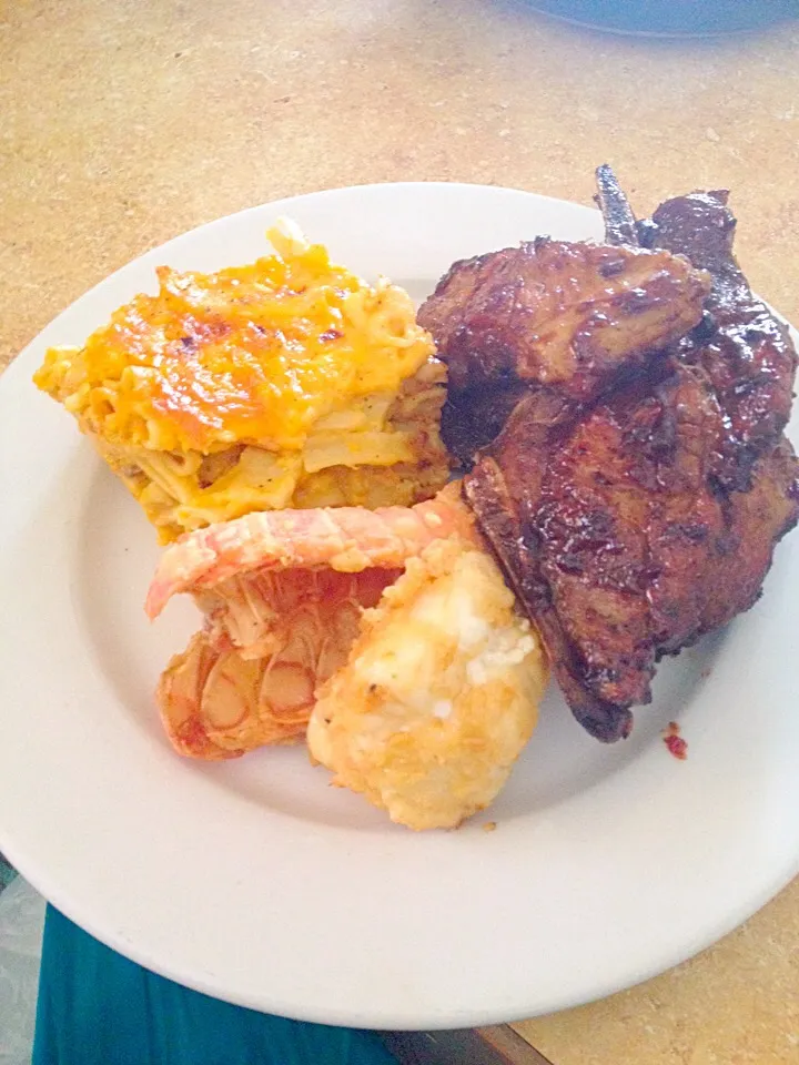 Grill Ribs and Pork w Cracked Lobster and Mac and Cheese|Tesha Rolleさん