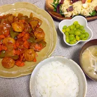 Snapdishの料理写真:肉団子甘酢炒め&カリカリベーコンポテトサラダ|さっちさん