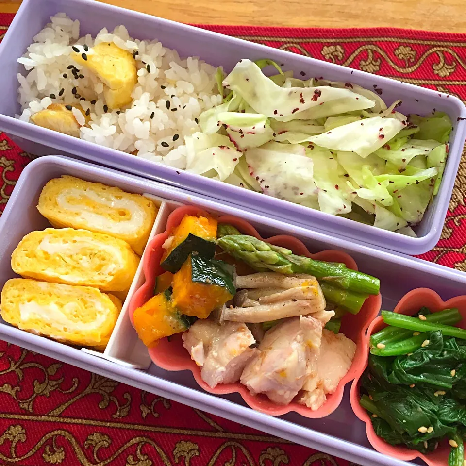 栗ご飯とゆで鶏とかぼちゃのサラダ弁当|もえさん