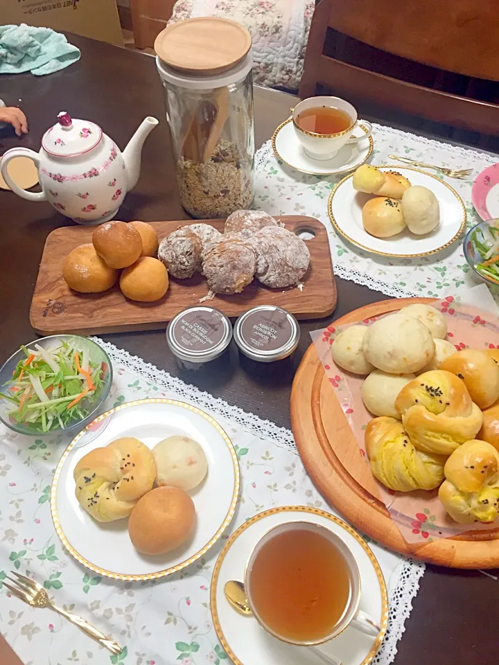 テーブルロール ✴︎ スイートポテトパン ✴︎ オレンジピールパン ✴︎カシスティー🍞☕️|ジャスミンさん