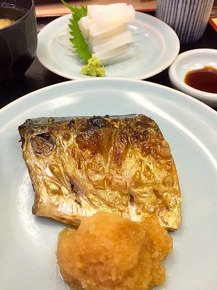 鯖焼きとあおりいか刺の定食|流線形さん