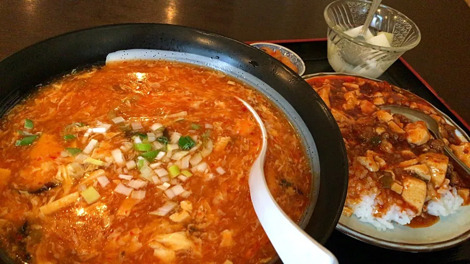 【日替定食】スーラータンメンと小麻婆豆腐丼を頂きました。|momongatomoさん