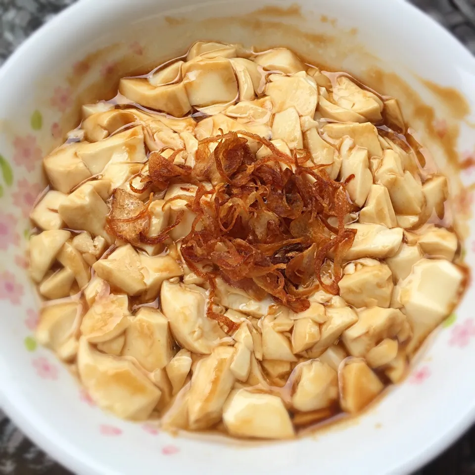 Snapdishの料理写真:Steam toufu with shallots oil & oyster sauce|Susan Quekさん