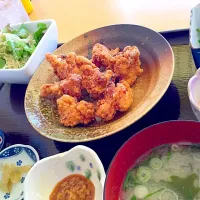 Snapdishの料理写真:塩麹唐揚げ定食♪|マシュマロさん