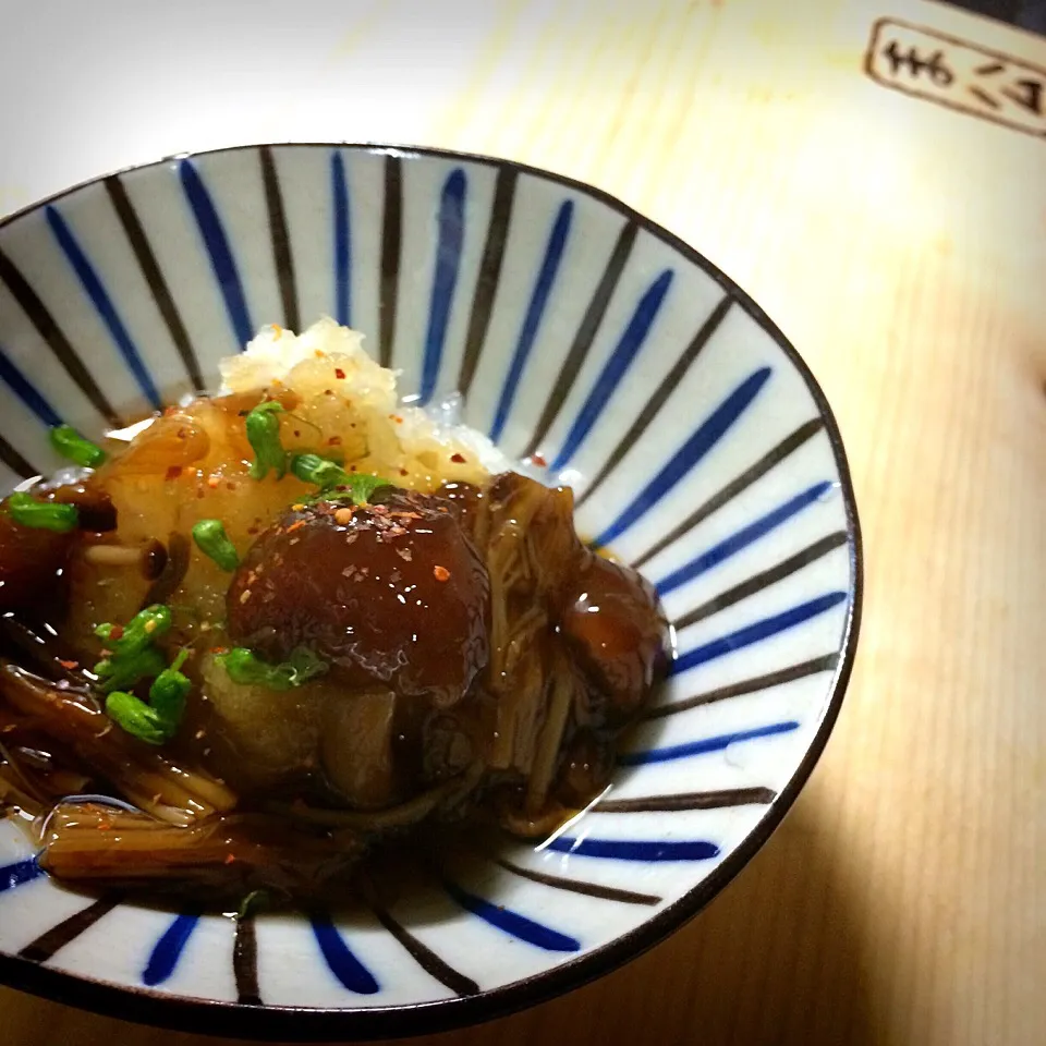 Snapdishの料理写真:オカン用お通し 鳥海なめこと山榎の醤油煮(なめたけ)おろし #なめこおろし #おろしなめこ|まる(丸大豆)さん