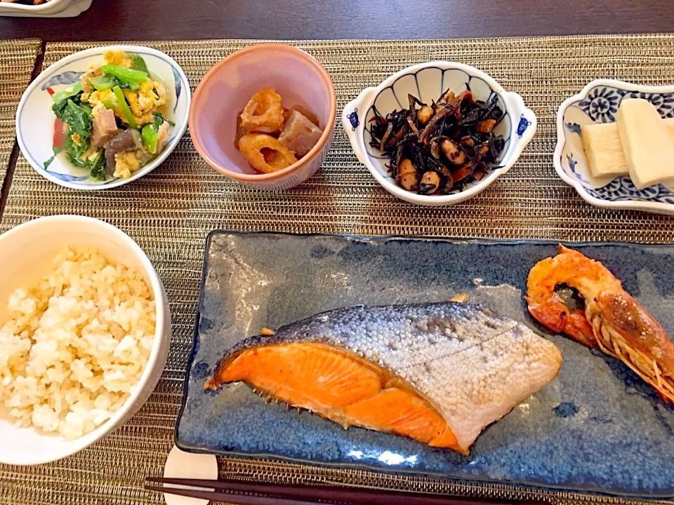 Snapdishの料理写真:鮭  エビ   小松菜とスパム炒め   こんにゃくとちくわの生姜炒め   ひじき煮   山芋の漬物（市販）|NAKATAさん