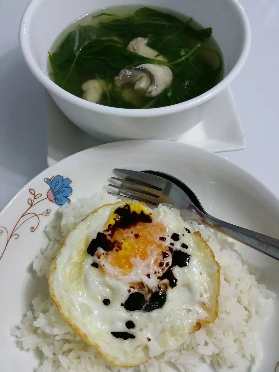 Simple Dinner 🐟Fish soup + Baby spinach + Fried Egg🍳|🌷lynnlicious🌷さん