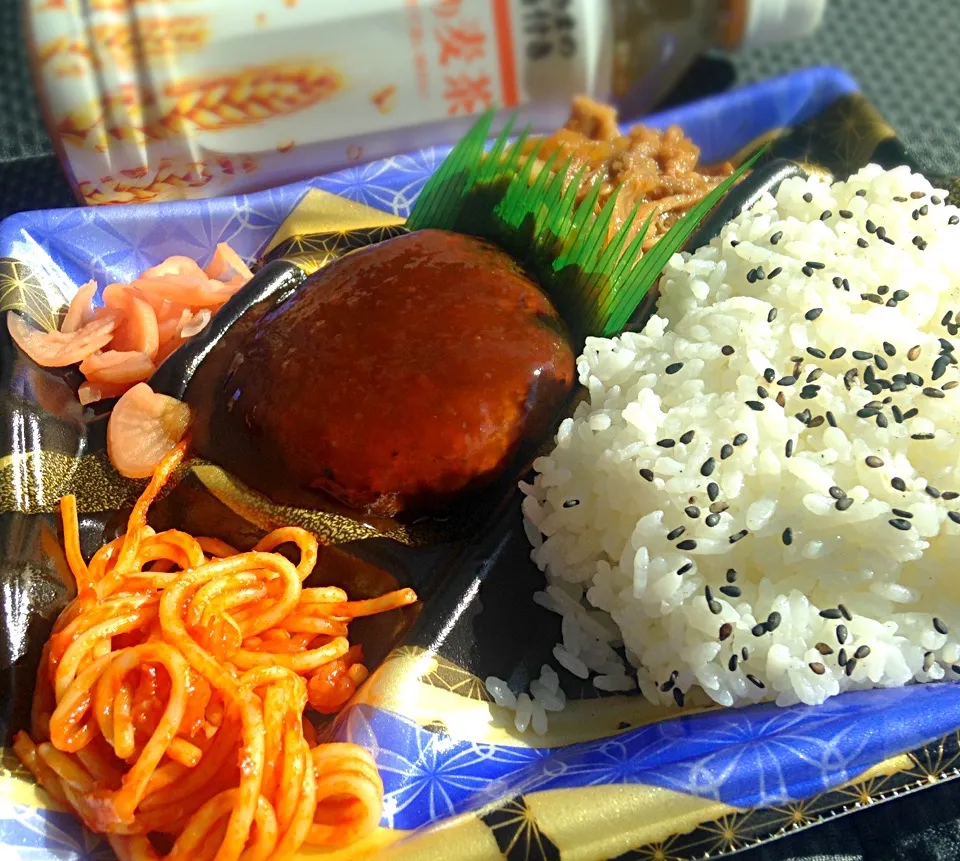 営業マンの昼ごはん ハンバーグ＆焼き肉弁当|ぽんたさん