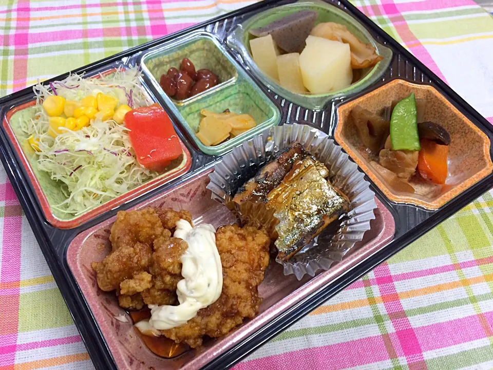 Snapdishの料理写真:宮崎風鶏南蛮 日替わり弁当 豊川市宅配|Naokazu Kuritaさん