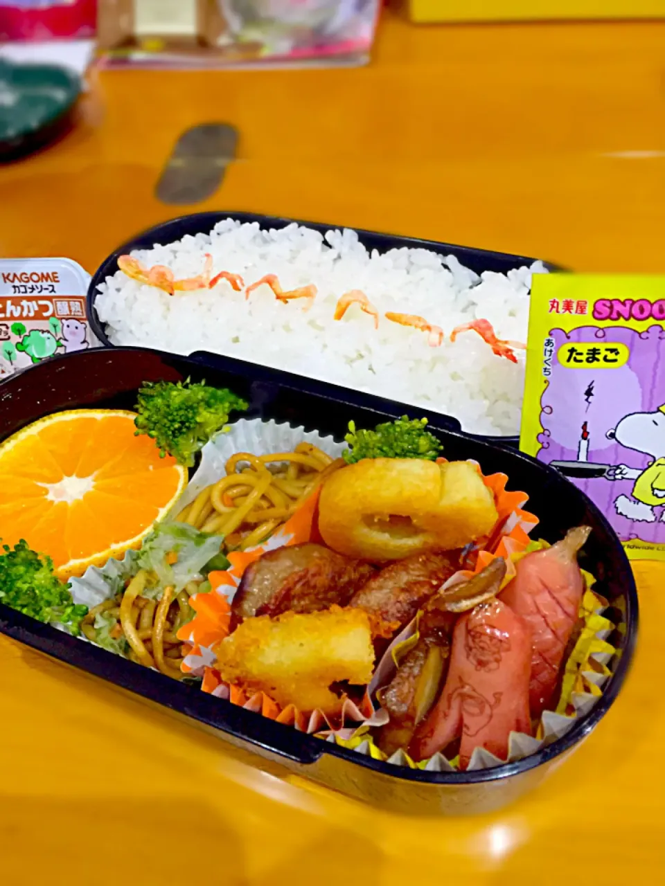 子供お弁当🍱  ハンバーグ  アルファベットフライドポテト  🐙ウィンナー  野菜焼きそば  蒸しブロッコリー  🍊みかん  干し海老  たまごふりかけ|ch＊K*∀o(^^*)♪さん