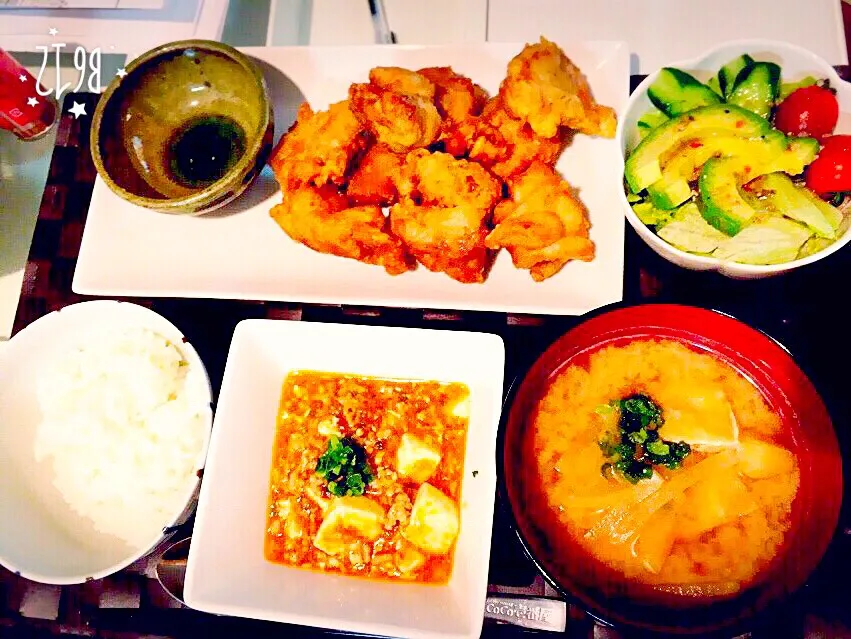 麻婆豆腐 唐揚げ アボカドサラダ お味噌汁|ひかるさん