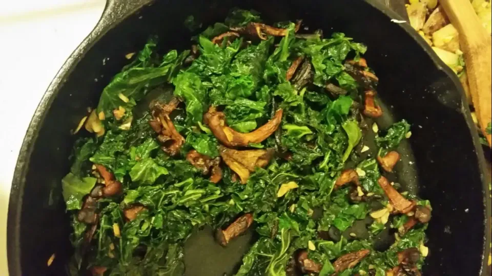 Garlicky Chantrelle Kale|Christina Sasserさん