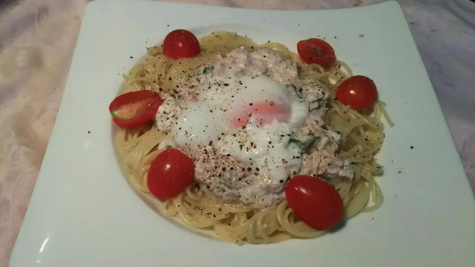 シーチキンとマヨのソースかけスパゲッティ〰🗿
シーチキンとイタリアパセリをマヨであえ、温玉載せてミニトマト飾って黒胡椒かけて出来上り😌😋|quitaさん