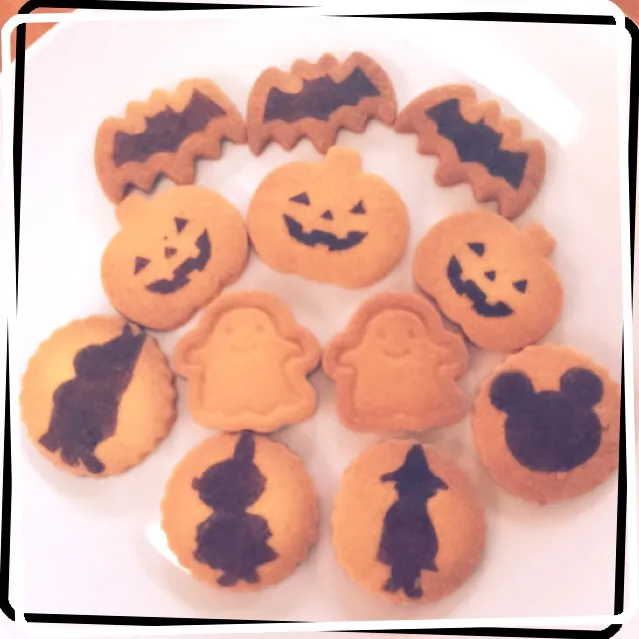 Snapdishの料理写真:ハロウィンステンシルクッキー✲*ﾟ|もえかなやんさん