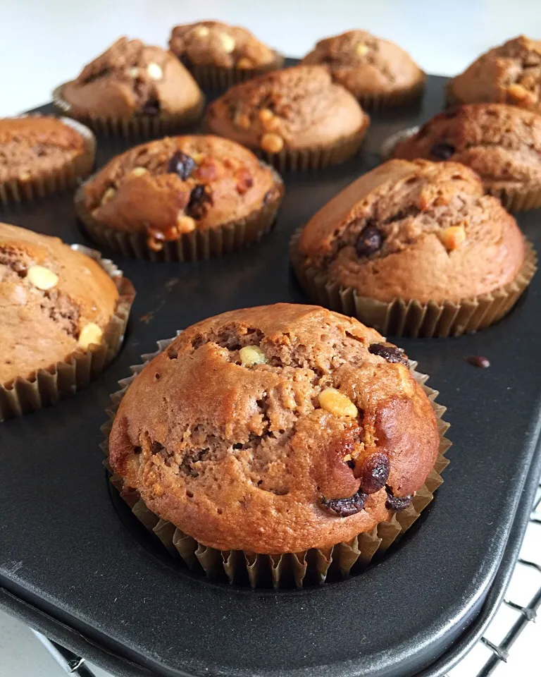 Milo muffins with black and white chocolate chips|12Dragonさん