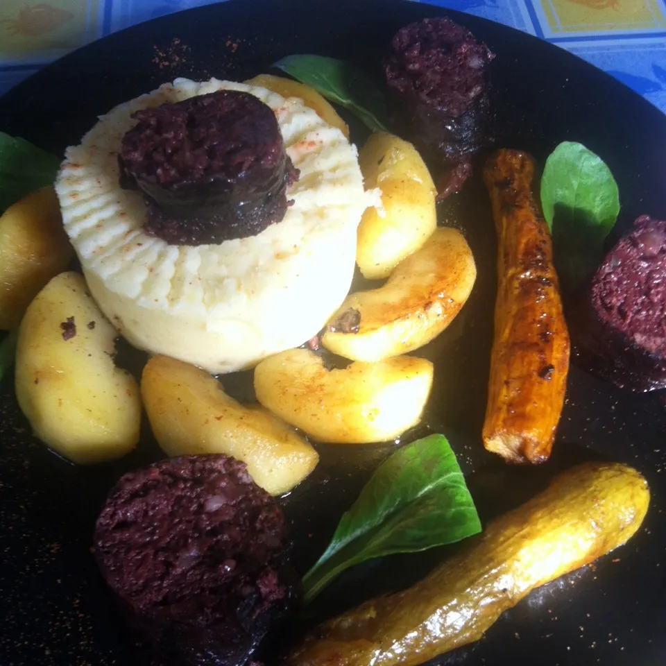 Boudin Noir aux Pommes, Écrasée de Pomme de Terre et mini courgettes.|PHILIPPEさん