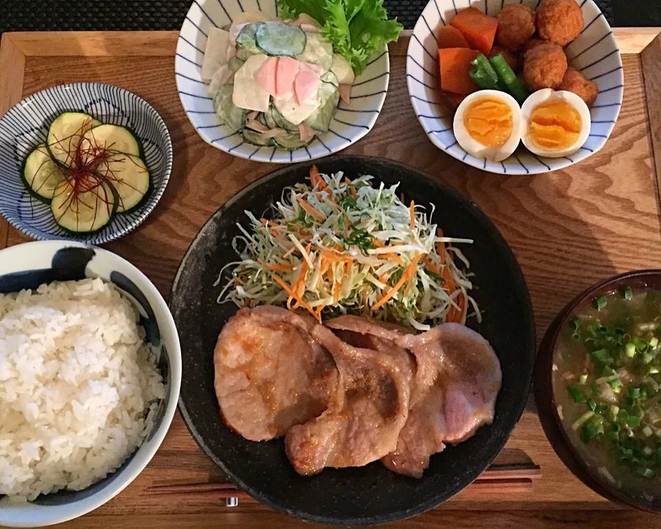 ⭕️ポークジンジャー
⭕️カブのサラダ
⭕️ズッキーニのナムル 
⭕️煮物
⭕️鶏スープ|ayumiさん