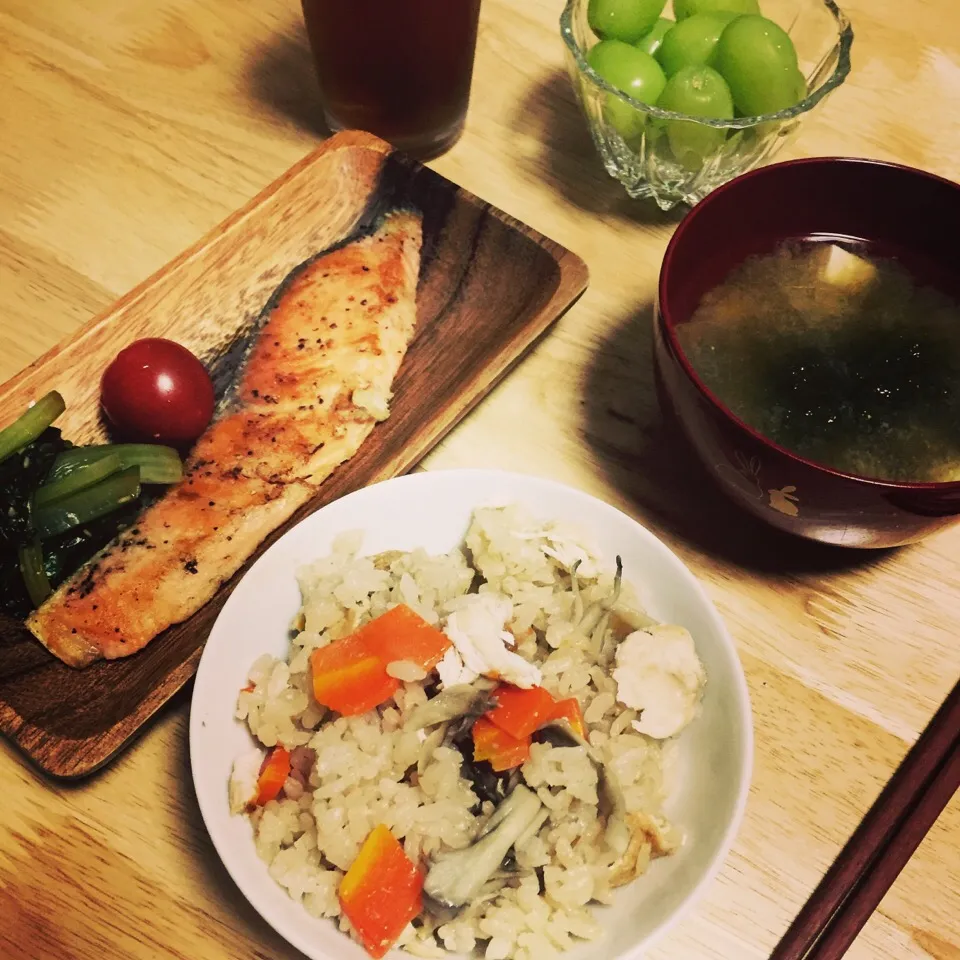 鮭のムニエルと鶏肉の炊き込みごはん🍴|さっこさん